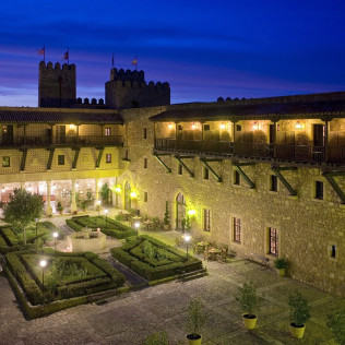 Escapada con Desayuno y Comida o Cena para dos personas en Parador de Sigüenza (Guadalajara)