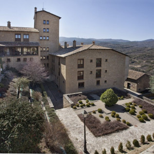 Escapada con Desayuno y Comida o Cena para dos personas en Parador de Sos del Rey Católico (Zaragoza)