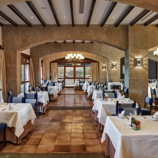 Escapada con Desayuno y Comida o Cena para dos personas en Parador de Sos del Rey Católico (Zaragoza)