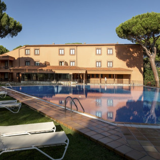 Escapada con Desayuno y Comida o Cena para dos personas en Parador de Tordesillas (Valladolid)