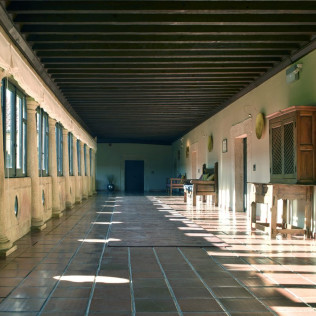 Escapada con Desayuno y Comida o Cena para dos personas en Parador de Trujillo (Cáceres)