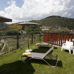 Escapada con Desayuno y Comida o Cena para dos personas en Parador de Villafranca del Bierzo (León)