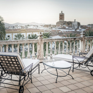 Escapada con Desayuno y Comida o Cena para dos personas en Parador de Zafra (Badajoz)