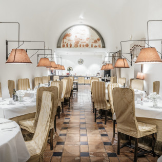 Escapada con Desayuno y Comida o Cena para dos personas en Parador de Zafra (Badajoz)