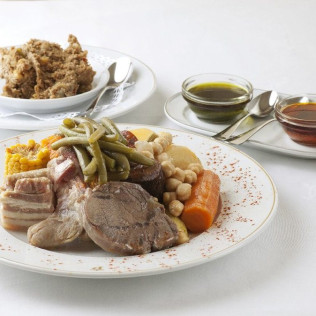 Mesa para dos: Comida o Cena para dos personas en Parador de las Cañadas del Teide (Santa Cruz de Tenerife)