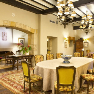 Mesa para dos: Comida o Cena para dos personas en Parador de Santillana Gil Blas (Cantabria)