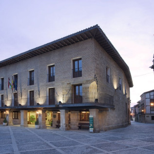 Escapada con Desayuno y Comida o Cena para dos personas en Parador de Santo Domingo de la Calzada (La Rioja)