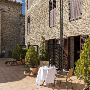 Escapada con Desayuno y Comida o Cena para dos personas en Parador de La Seu d'Urgell (Lleida)