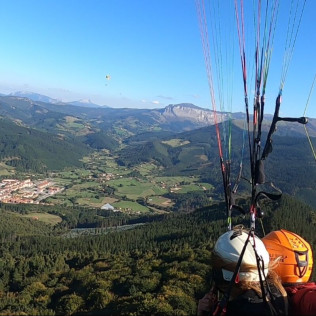 Vuelo en Parapente con Fotos y Vídeo (Orduña, Vizcaya) 