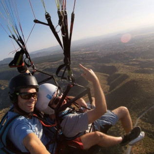 Vuelo en Parapente Biplaza con Vídeo en Sierra Nevada (Cenes de la Vega o Purche, Granada)