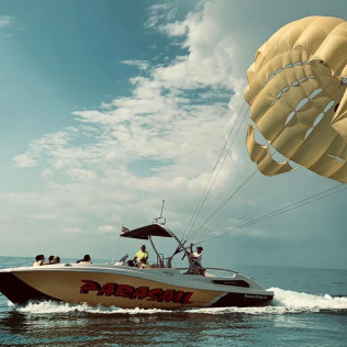 Parasailing (Cambrils, Tarragona)