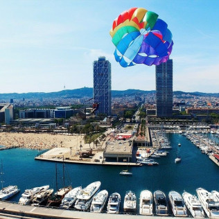 Vuelo en Parasailing desde el Port Fòrum (Barcelona)