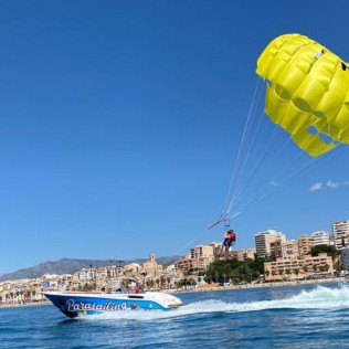 Parasailing (Villajoyosa, Alicante)