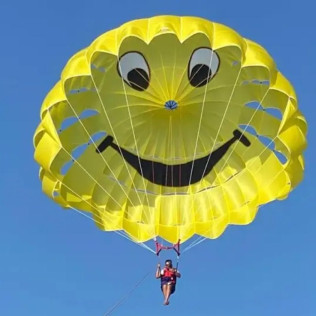 Parasailing (Villajoyosa, Alicante)