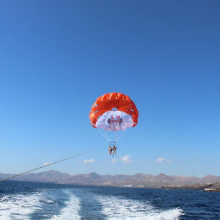 Parascending (Lanzarote)