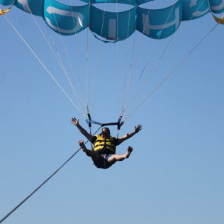 Parascending (Lanzarote)