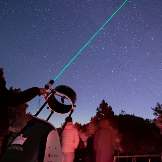 Cena con las Estrellas: Espectáculo Astronómico y Cena para dos (Prades, Tarragona)