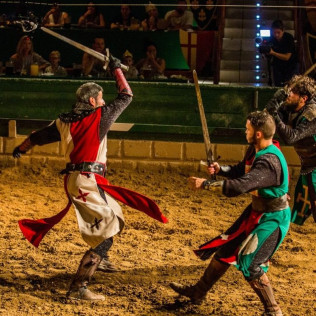 Pase VIP: Cena con Espectáculo en Desafío Medieval (El Albir, Alicante)