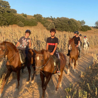 Paseo a Caballo para dos con Opción a Tosta y Bebida (Campo Real, Madrid)