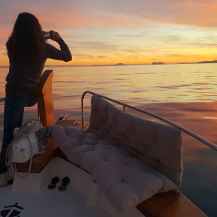 Paseo al Atardecer y Noche en Barco para dos (Estepona, Málaga)