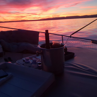 Paseo al Atardecer y Noche en Barco para dos (Estepona, Málaga)