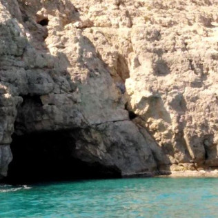 Paseo en Barca por Calas con Snorkel en la Cova del Llop Marí (Ametlla de Mar, Tarragona)