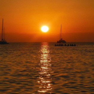 Paseo en Catamarán para Ver la Puesta de Sol con Copa de Cava (Dénia, Alicante)