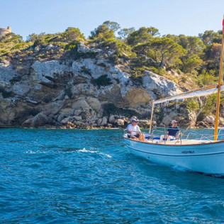 Paseo en Llaüt con Snorkel y Paddle Surf para dos (Santa Ponça, Mallorca)