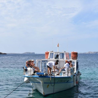 Paseo en Barco Tradicional de Madera con Baño (Ibiza)
