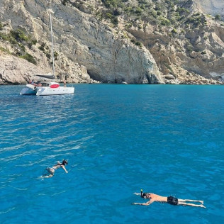 Paseo en Barco Tradicional de Madera con Baño (Ibiza)