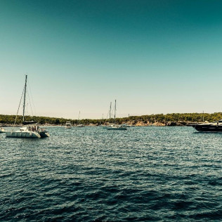 Paseo en Catamarán con Comida (Mallorca)