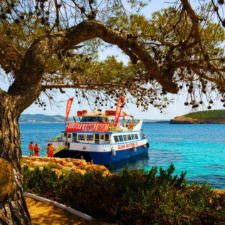 Paseo en Barco por las Calas de Ibiza con Bebidas, Aperitivo, Snorkel y Paddle Surf (Ibiza) 