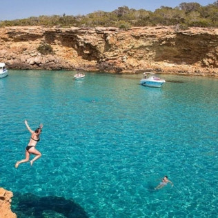 Paseo en Barco por las Calas de Ibiza con Bebidas, Aperitivo, Snorkel y Paddle Surf (Ibiza) 
