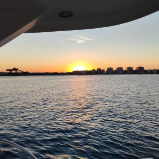 Paseo en Barco con Moto de Agua, Paddle Surf y Copa de Cava Premium (Torrevieja, Alicante)
