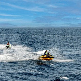Paseo en Barco con Moto de Agua, Paddle Surf y Copa de Cava Premium (Torrevieja, Alicante)