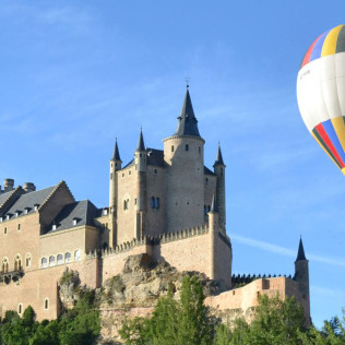 Paseo en Globo con Vídeo, Almuerzo y Cava (Segovia)