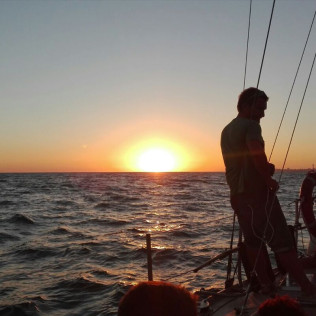 Paseo Romántico en Velero con Puesta de Sol (Cádiz)