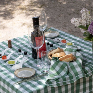 Cata Pícnic Tradición: Cata de AOVE y Vinos con Pícnic en los Jardines de Molino del Arco para dos (Ronda, Málaga)