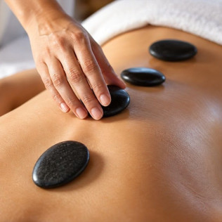 Masaje Relajante con Piedras Calientes en Oleo Skin Studio (Barcelona)