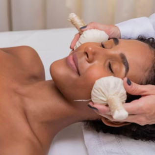 Masaje Royal Thai o Pijat Balinés con Masaje Craneofacial Hot Pindas en Jamu Rituals Spa & Massage (Barcelona)