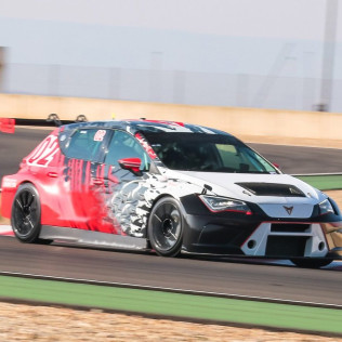 Pilotaje Extremo en Seat León Supercopa MK3 en el Circuit de Barcelona-Catalunya Gran Premio (4,7km)