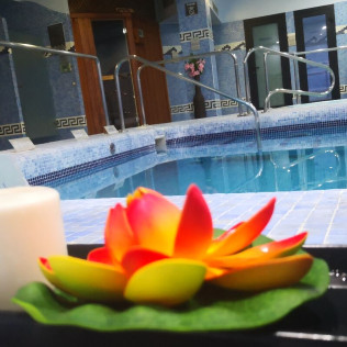 Visita a la Sala de Cata de Popy Wine y Circuito Spa para dos en Aqua Body (Madrid)