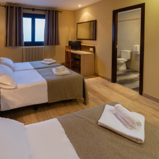 Escapada con Desayuno en Hotel Port 1730 (Port del Comte, Lleida)