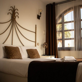 Escapada en Habitación Doble con Jacuzzi Integrado y Desayuno en Posada La Leyenda (Cantabria)