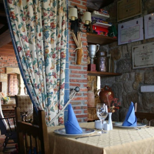 Escapada de 2 Noches en Habitación Superior con Bañera de Hidromasaje y Cena en Posada El Solar 3* (Galizano, Cantabria)