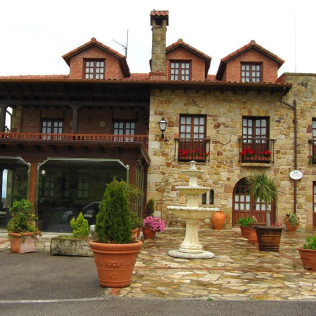 Escapada de 2 Noches con Bañera de Hidromasaje en Casa Rural Posada El Solar 3* (Galizano, Cantabria) 