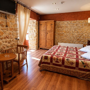 Escapada en Habitación con Bañera de Hidromasaje y Desayuno en Posada Guadalupe (Monroyo, Teruel)