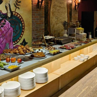 Escapada en Habitación Doble Temática con Jacuzzi Integrado y Desayuno en Posada La Leyenda (Cantabria)