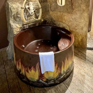 Escapada en Habitación Doble Temática con Jacuzzi Integrado y Desayuno en Posada La Leyenda (Cantabria)