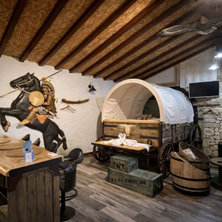 Escapada Lejano Oeste: Escapada con Jacuzzi Privado en Posada La Leyenda (Santillana del Mar, Cantabria)
